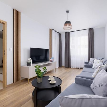 Osiedle Avia Harmonious Apartment With Balcony & Parking Cracow By Renters Prestige Krasków Eksteriør bilde